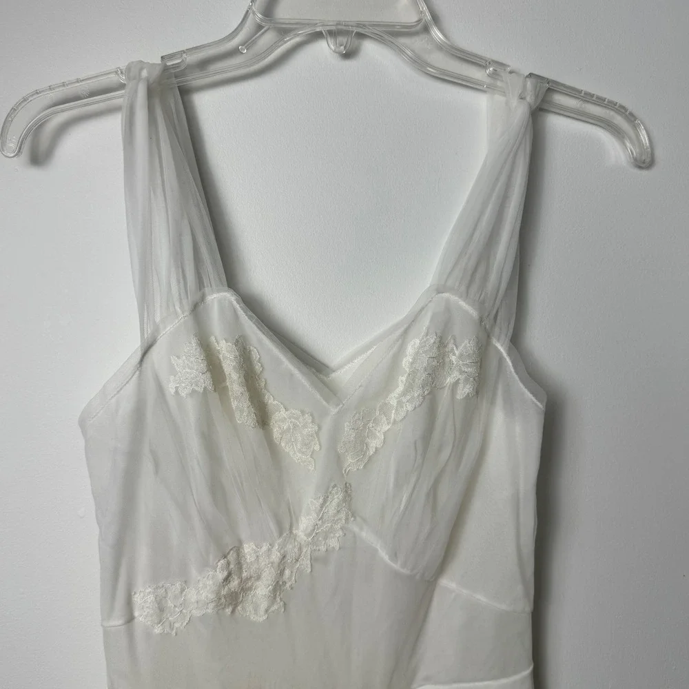Vanity Fair Vintage White Lace Trim Nightgown Slip Dress Size 32 Ethereal